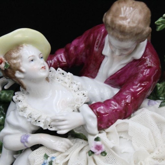 Dresden lace porcelain ANTIQUE East German statue - Picture 9 of 10